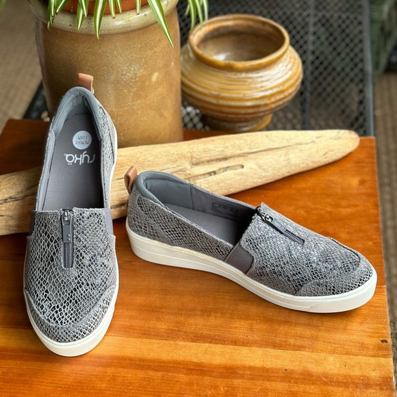Ryka Vivvi slip-on sneaker gray snake embossed. Size 10 - Picture 2 of 9